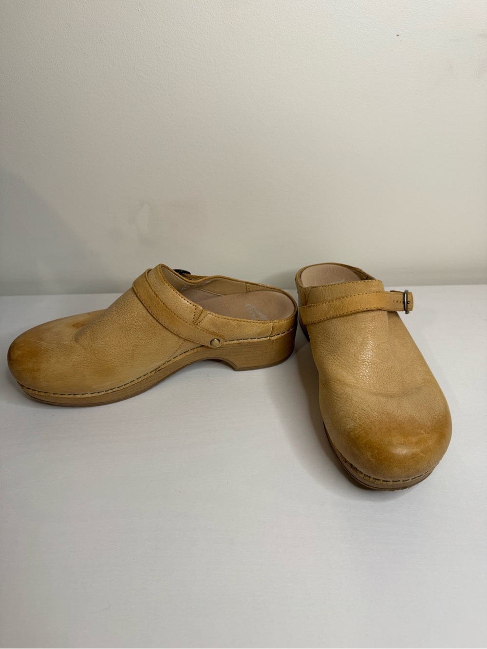 Dansko Leather Buckle Back Clogs Mules Women’s EU 39 Tan Honey Comfort Shoes